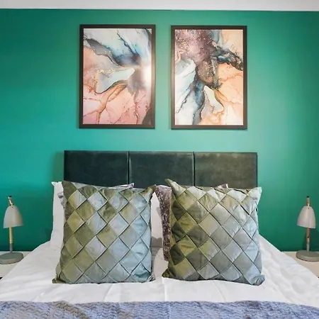 Lovely 4 Bedroom House In - Sleeps 10 شقة يورك
