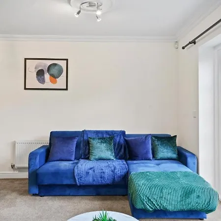 شقة Lovely 4 Bedroom House In - Sleeps 10