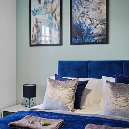 Lovely 4 Bedroom House In - Sleeps 10 شقة يورك