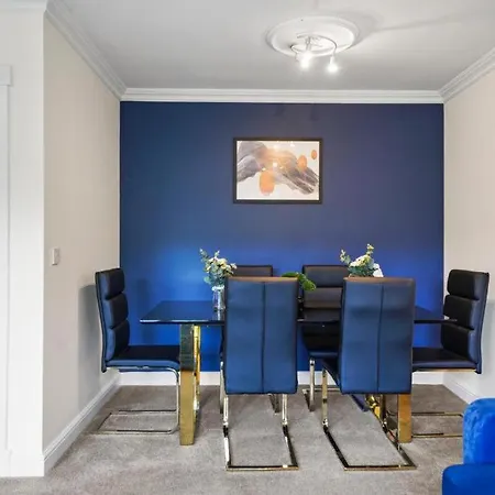 شقة Lovely 4 Bedroom House In - Sleeps 10 يورك