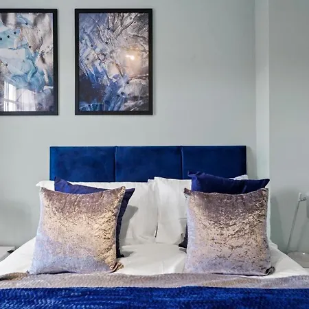 Lovely 4 Bedroom House In - Sleeps 10 شقة يورك